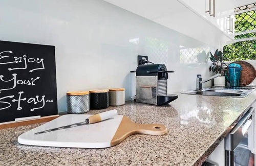 Annerley Apartment | Look no further than this stunning 2BR property in the heart of Annerley, QLD.