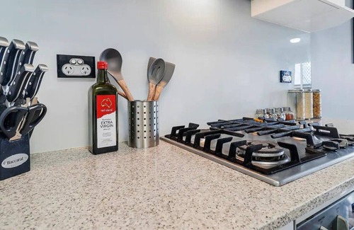 Annerley Apartment | Look no further than this stunning 2BR property in the heart of Annerley, QLD.