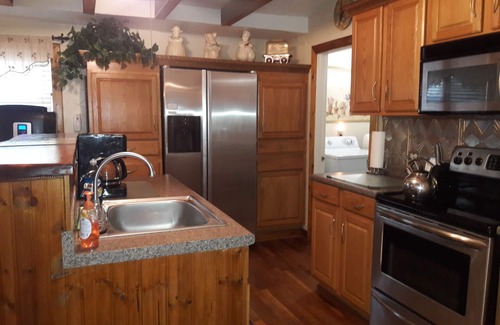 Bacliff Cottage | Look No Further! Very Charming. 2 Miles From Kemah BoardWalk. Pet Friendly!