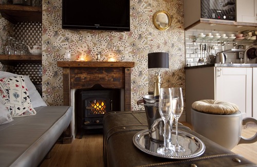 Brighton City Centre Cottage | Looking Glass Cottage Magical 'Alice in Wonderland' Cottage
