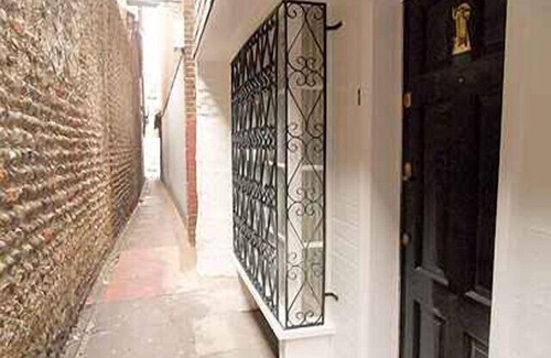 Brighton City Centre Cottage | Looking Glass Cottage Magical 'Alice in Wonderland' Cottage