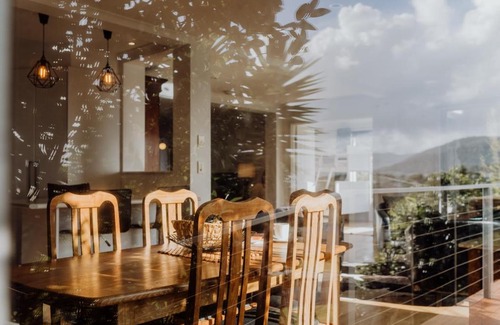 Bicheno House | Lookout Vista