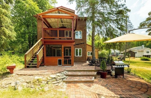 Hamburg Township House | Loon Lake Camp, Family Lake House - Under 30 min. from Brighton and Ann Arbor.