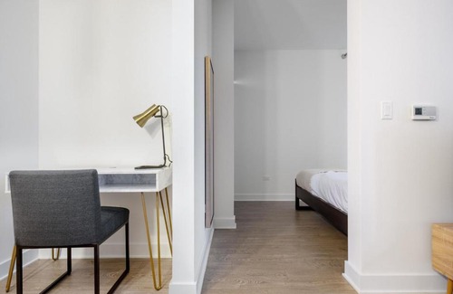 Downtown Chicago Apartment | Loop 1BR w Gym Pool WD nr Millennium Park CHI-237