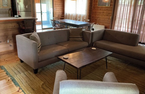 Beaver Shores House | Lorel’s Log House on Beaver Lake