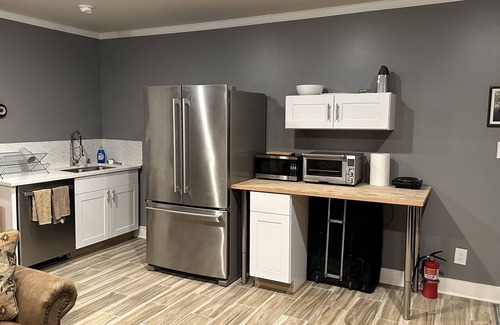 Westchester House | Los Angeles. Comfortable, clean Guest House just north of LAX