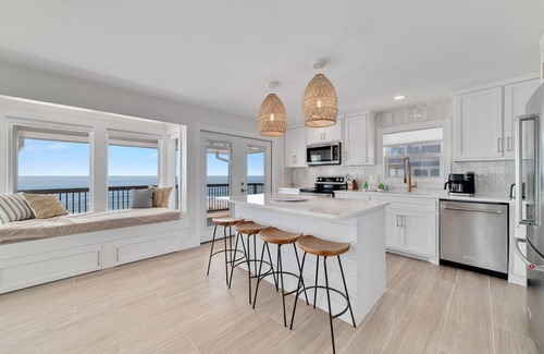 Surf Side Shores House | Lost Palms. Great 2 bedroom 2 bath home that sits directly on the Gulf front.