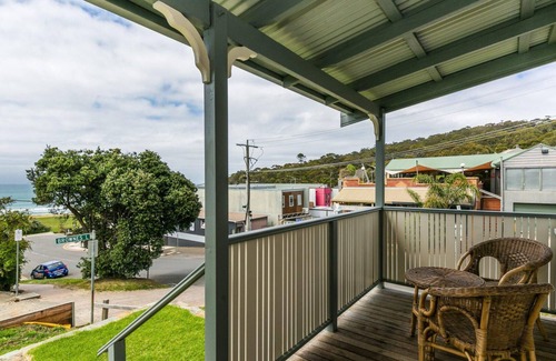 Lorne House | Lotti's Cottage - Prime Position