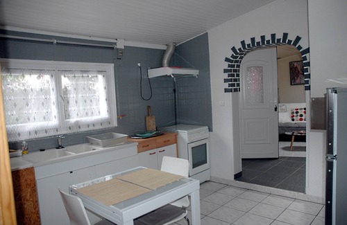 Tarascon-sur-Ariege House | Lotus cottage single storey house