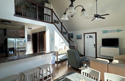 Spirit Lake House | Lounge at the Lake with 6 daily waterpark passes! Bridges Bay resort.