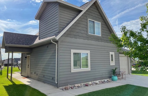 Spirit Lake House | Lounge at the Lake with 6 daily waterpark passes! Bridges Bay resort.