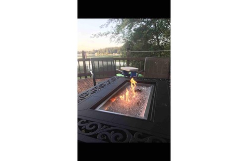 Port Orchard House | Lounge On The Lake In Privacy/Fly-in Friendly