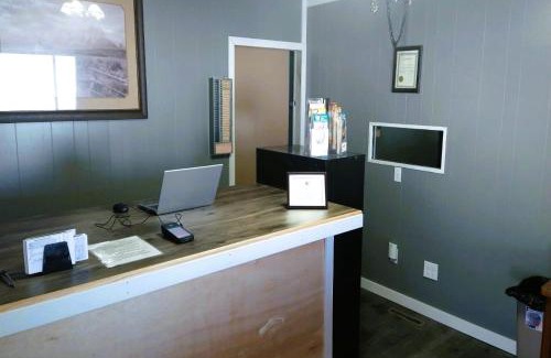 Shoshoni Hotel | Love Hotels Desert Inn & RV by OYO at Boysen Wind River WY