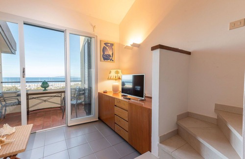 Punta Ala Apartment | Lovely apartment for 4 guests with WIFI, A/C, TV, terrace and pets allowed