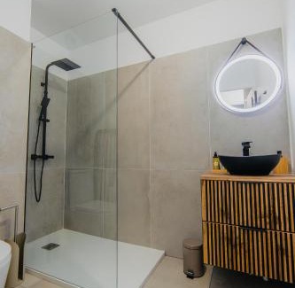 Lalande-Grand Selve Apartment | Love Room - Balnéo - Nuit Insolite - Intimité