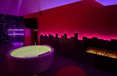 Echenoz-le-Sec Apartment | Love Room