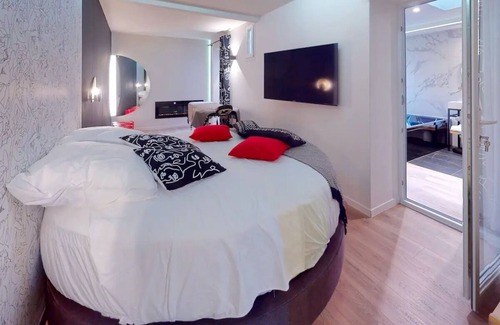 Le Chapitre Apartment | Love Room Marseille