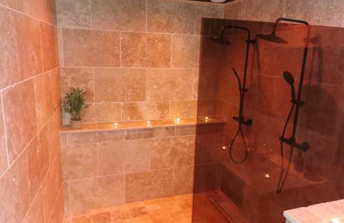 Saint-Denis-de-Pile Apartment | love room paradix