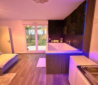 Trappes Apartment | Love Room Trappes
