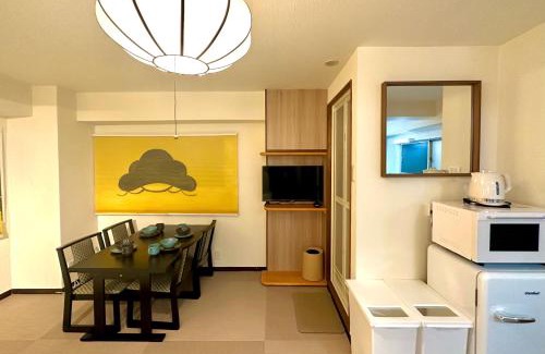 Yushima Apartment | LOVE UENO 2-4人アクセス抜群 山手線3分 上野浅草銀座近い 御徒町駅3分 アメ横3分 上野駅10分 上野広小路駅3分 湯島駅2分 和風畳寝室