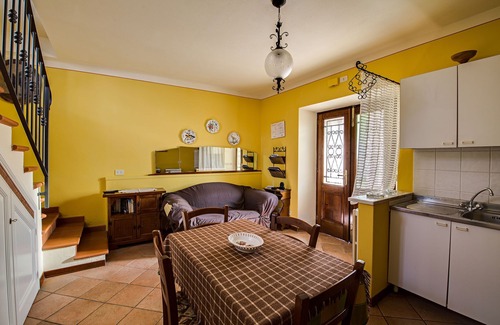 Castelnuovo di Garfagnana Apartment | Lovely apartment for 6 guests with WIFI, TV and panoramic view
