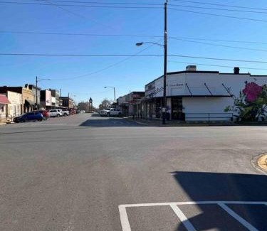 Sealy Apartment | Lovely 1 bed unit in center of Sealy, walk to shop