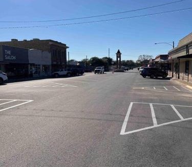 Sealy Apartment | Lovely 1 bed unit in center of Sealy, walk to shop