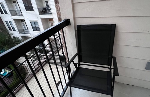 Houston Apartment | Lovely 1-bedroom apartment with balcony and view to the pool