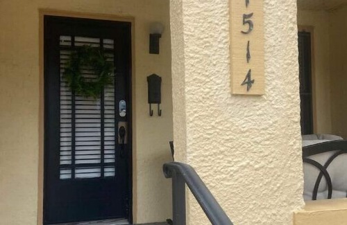 Dixieland Condo | Lovely 1 bedroom condo. With its own driveway