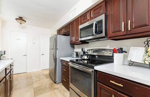 Camelback East Condo | Lovely 1 Bedroom Condo For Traveling Professional