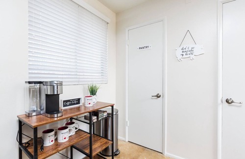 Camelback East Condo | Lovely 1 Bedroom Condo For Traveling Professional