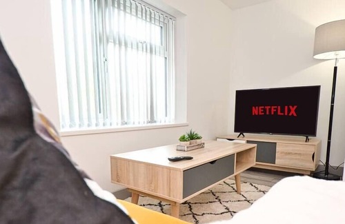 Marston Green Apartment | Lovely 1 Bedroom Apt in Marston with Free Parking