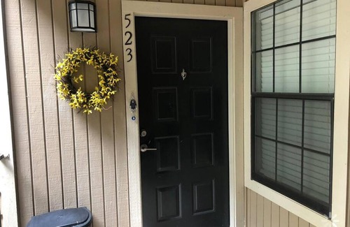 Charlotte Apartment | Lovely 1-bedroom rental space with free parking