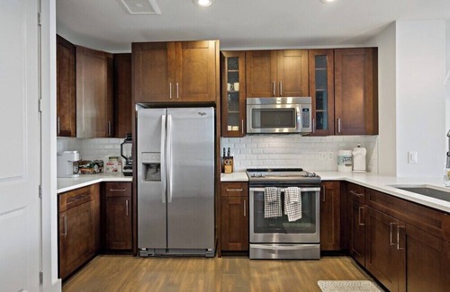 McLean Apartment | Lovely 1B1B Unit| Luxe | Prime Location | SpaciousLovely 1B1B Unit| Luxe | Prime Location | Spacious