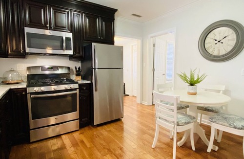 Stamford Apartment | Lovely 2 bdrm apt w/parking and outdoor sitting