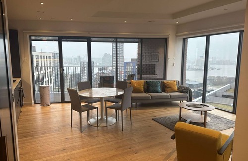 Canning Town Apartment | Lovely 2 Bed, 2 Bath - City Island