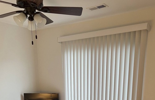 Macomb Condo | Lovely 2 bedroom condo in great location with free parking