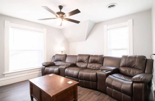 Metamora Apartment | Lovely 2 Bedroom 1 block From the Town Square