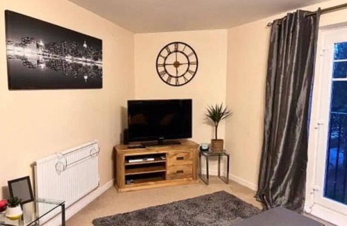 Warrington Apartment | Lovely 2-bedroom apartment with WiFi in Warrington