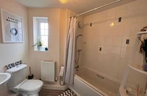 Warrington Apartment | Lovely 2-bedroom apartment with WiFi in Warrington