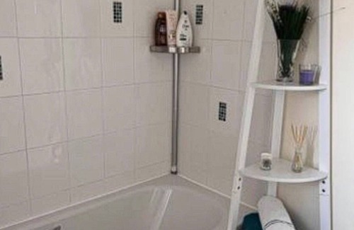Warrington Apartment | Lovely 2-bedroom apartment with WiFi in Warrington