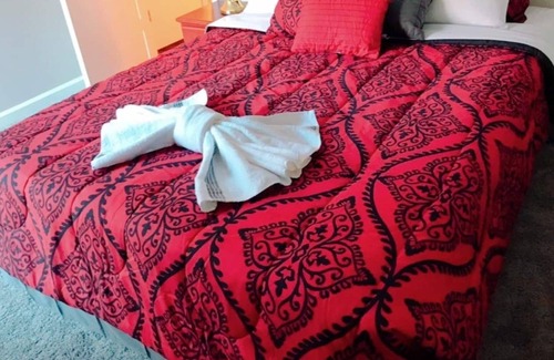 Green Valley Condo | Lovely 2 bedroom condo perfect for long term stays