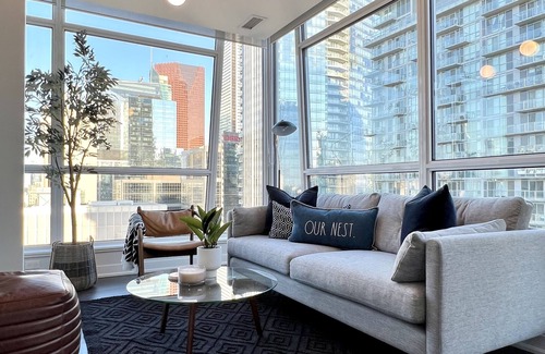 Downtown Toronto Condo | Lovely 2 Bedroom Condo in the Heart of Toronto