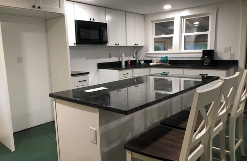 Gray Cottage | Lovely 2-bedroom cottage with AC in Police Man's Cove