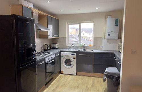 Thamesmead Apartment | Lovely 2 Bedroom Family Holiday Home in London