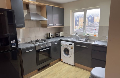 Thamesmead Apartment | Lovely 2 Bedroom Family Holiday Home in London