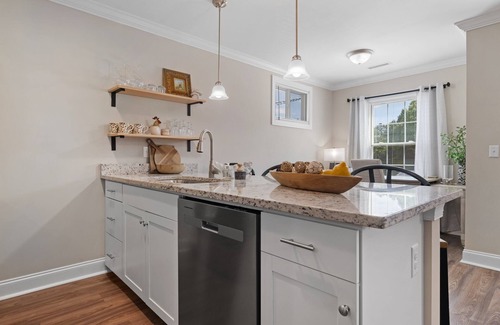 Hickory House | Lovely 2 Bedroom House in Hickory