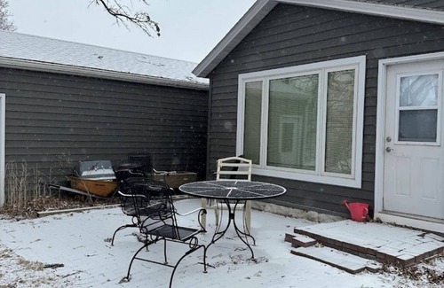 Fairmont House | Lovely 2-bedroom LAKE house with AC in Fairmont