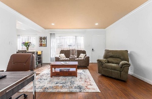 Inglewood Apartment | Lovely 2-bedroom lower unit 2, dual televisions, WiFi, gated building & parking