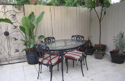 North Arroyo Condo | Lovely 2-bedroom mountain getaway – Only minutes to Old Town Pasadena.